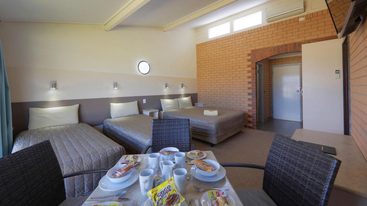 Tenterfield Motor Inn Exteriör bild